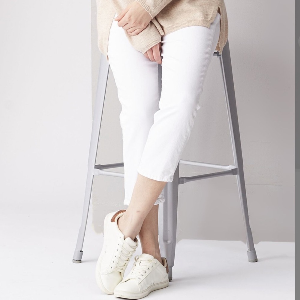 Silver Jean Co white wash suit capri jeans W27